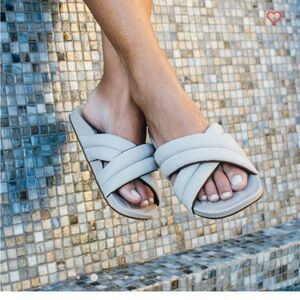 Olukai Women's Puffy Slide Sandals